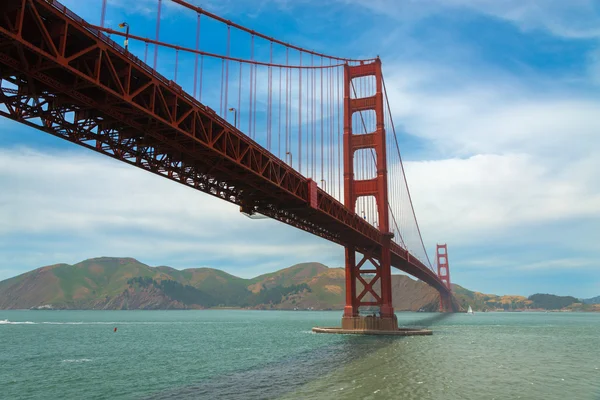 Die berühmte goldene torbrücke in san francisco kalifornien — Stockfoto