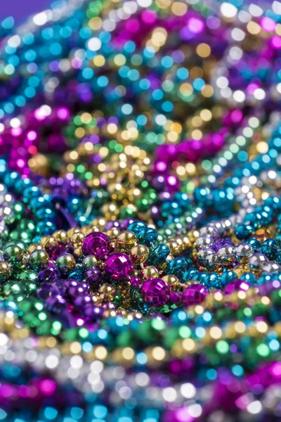 Mardi Gras Perlen mit Kopierraum — Stockfoto