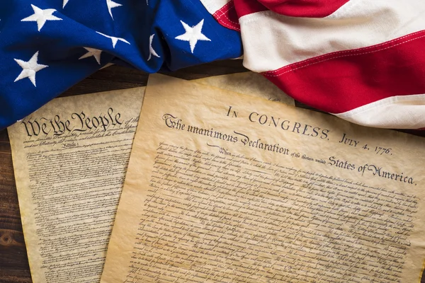 United States founding documents on a vintage American flag — Stock Photo, Image