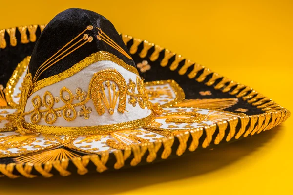 Ein festlicher schwarzer mexikanischer Mariachi Sombrero — Stockfoto