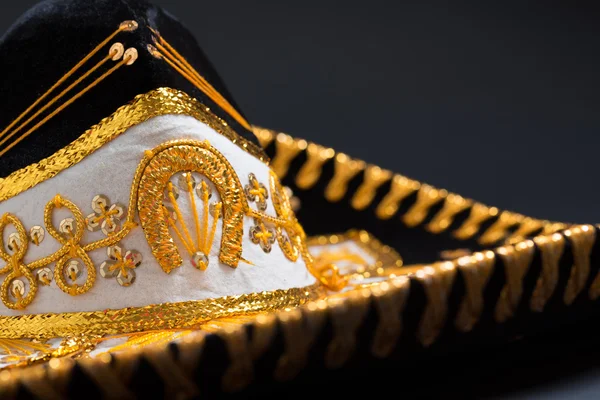 Ein festlicher schwarzer mexikanischer Mariachi Sombrero — Stockfoto