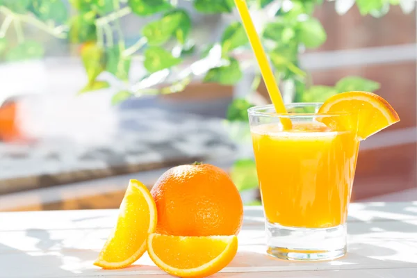 Natürlicher Orangensaft — Stockfoto