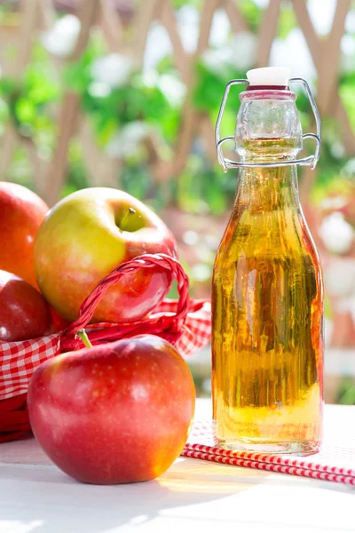 Apple cider vinegar — Stock Photo, Image