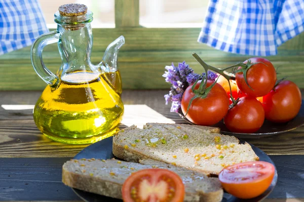 Pan con tomate y aceite —  Fotos de Stock