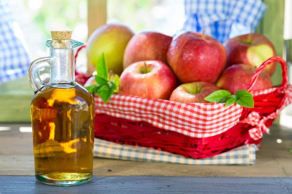 Apple cider vinegar — Stock Photo, Image