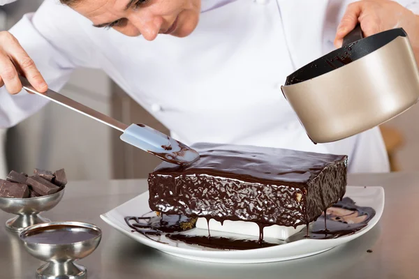 Pastry chef decorating — Stock Photo, Image