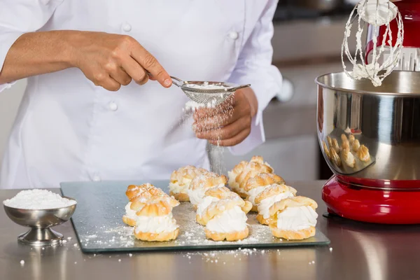 Pastelería chef decoración — Foto de Stock