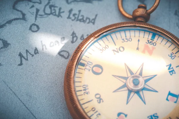 Compass Old Map Indicating Treasure — Stock Photo, Image