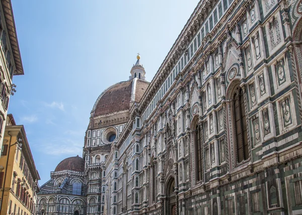 Duomo Santa Maria Del Fiore and Campanile. Dome of Santa Maria cathedral — Stock Photo, Image