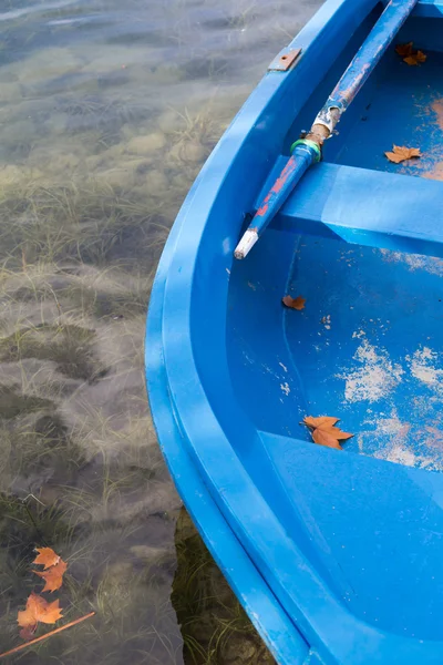 Boat in a lake — Stock Photo, Image