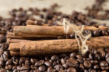 kahve çekirdekleri ile tarçın