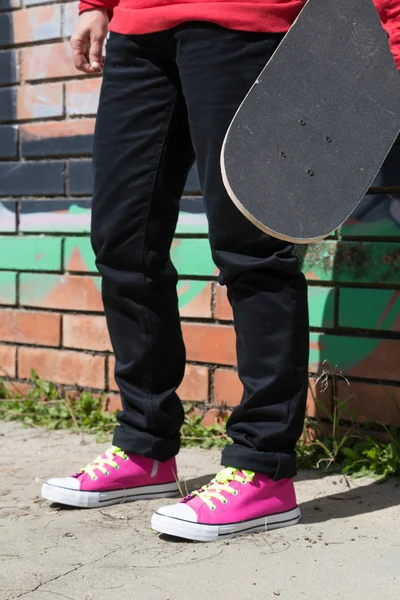 스케이트보드를 단 여자 — 스톡 사진