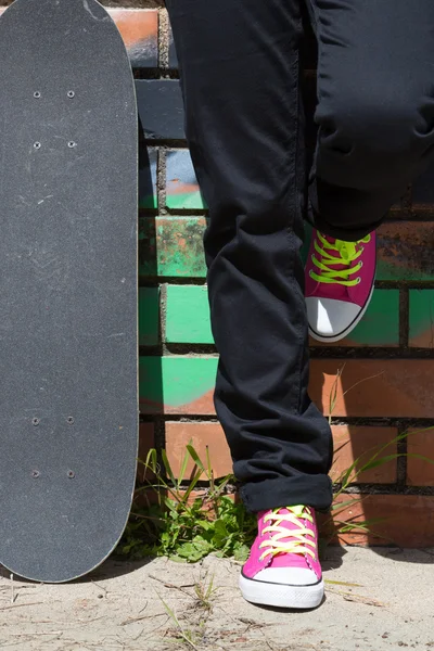 Girl with a skateboard — Stock Photo, Image