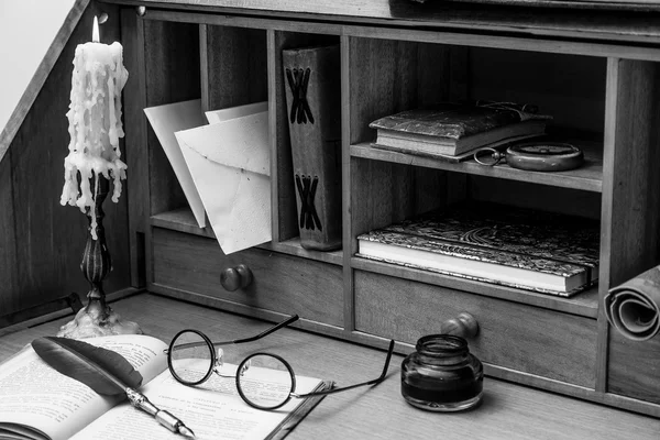 Antique desk — Stock Photo, Image