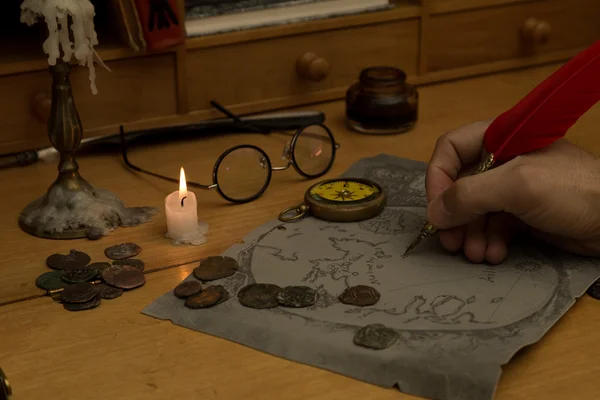 Adventurer drawing a map — Stock Photo, Image