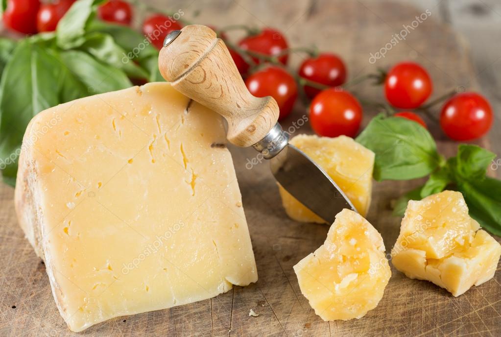 Закуска к пиву сырные бочонки. Крекер треугольный. Сырный бочонок фома лукич. Как приготовить сухой сыр. Как приготовить сухой сыр.