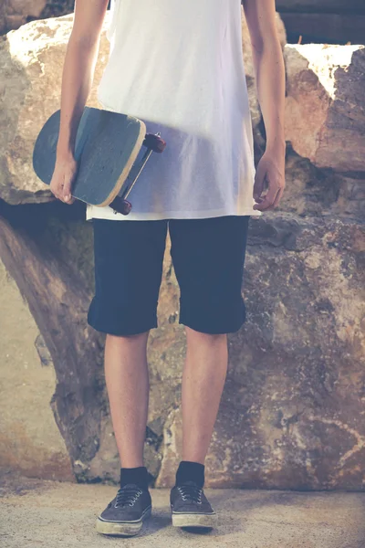 Young boy with his skateboard — Stock Photo, Image