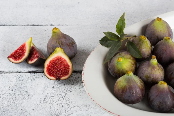 Ripe figs ready to eat — Stock Photo, Image