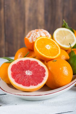 Çeşitli asit meyve