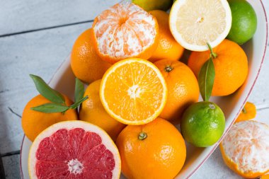 Çeşitli asit meyve