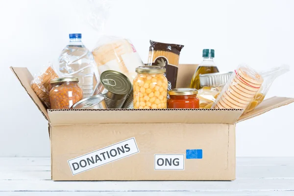 Caja de alimentos para donar — Foto de Stock