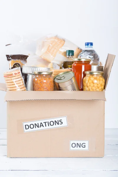 Caja de alimentos para donar — Foto de Stock