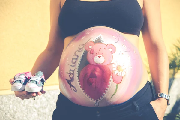 Drawing on the abdomen of a pregnant — Stock Photo, Image