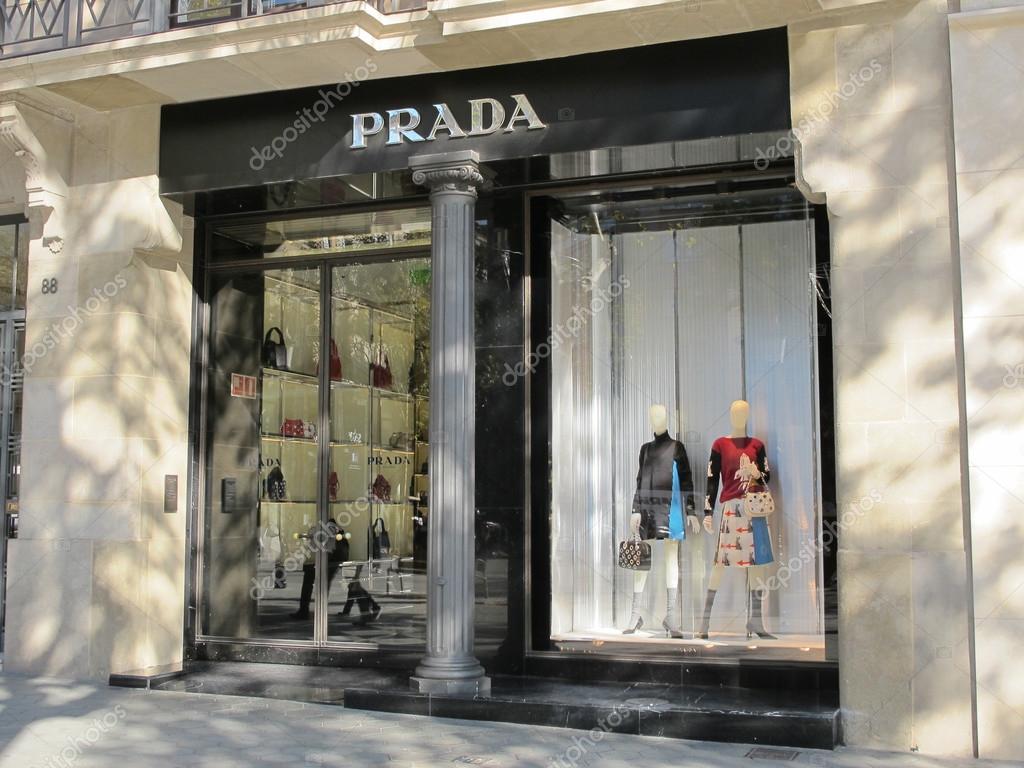 BARCELONA, SPAIN - NOVEMBER 19, 2015: Prada Store in Galleria Vittorio Emanuele II shopping mall in Milan, with shoppers and tourists strolling around. Prada is an Italian luxury fashion house founded in 1913