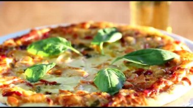 Bir pişmiş pizza