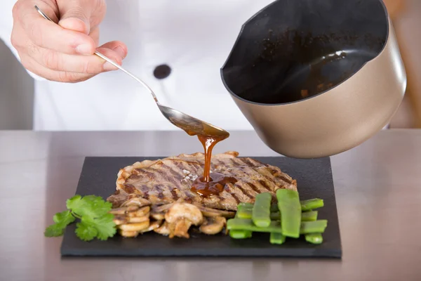 Chef finishing your plate — Stock Photo, Image