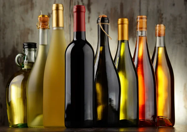 Összetétele vegyes üveg bor — Stock Fotó