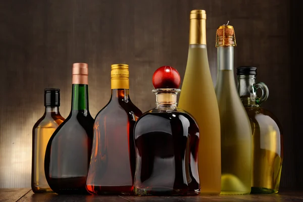 Garrafas de bebidas alcoólicas variadas — Fotografia de Stock