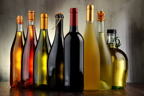 Összetétele vegyes üveg bor — Stock Fotó