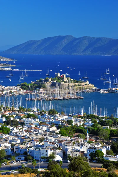 Pohled na přístav Bodrum a hrad sv. Petra — Stock fotografie