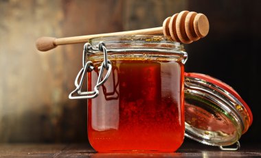 Kavanoz bal ahşap tablo ile kompozisyon