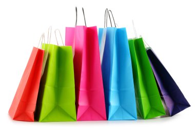 renkli Kağıt poşetler üzerinde beyaz izole