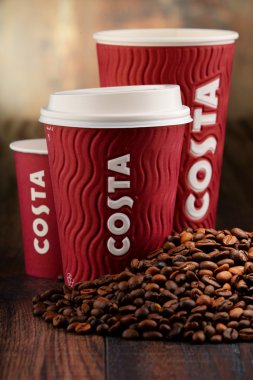 Costa kahve kahve ve fasulye cups ile kompozisyon
