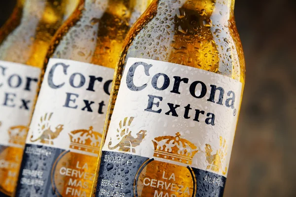 Corona ekstra bira şişeleri — Stok fotoğraf