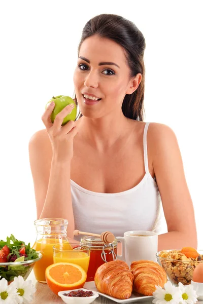 Mujer joven desayunando. Dieta equilibrada —  Fotos de Stock