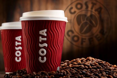 Costa kahve kahve ve fasulye fincan ile kompozisyon