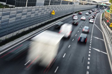 Polonya 'da altı şeritli otoyol
