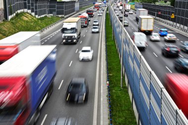 Polonya 'da altı şeritli otoyol