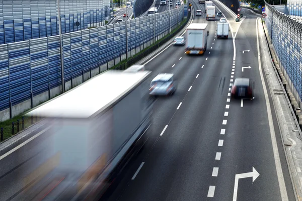 Autosnelweg met zes rijstroken in Polen — Stockfoto