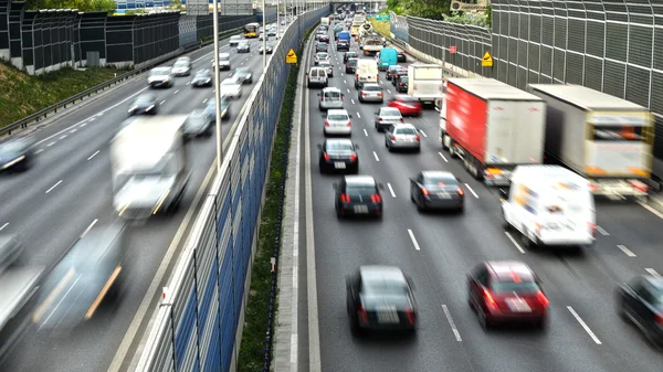 Sechsspurige kontrollierte Autobahn in Polen — Stockfoto