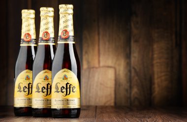 Leffe bira ağaç şişeleri