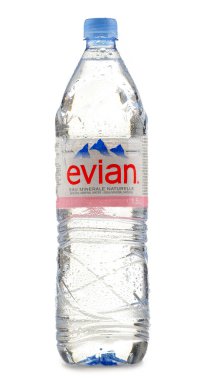 Evian maden suyu şişesi beyaz izole