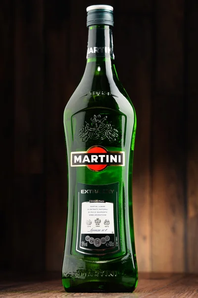 Бутылка сухой мартини — стоковое фото