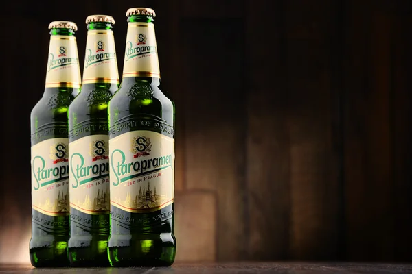 Tre bottiglie di birra Staropramen — Foto Stock