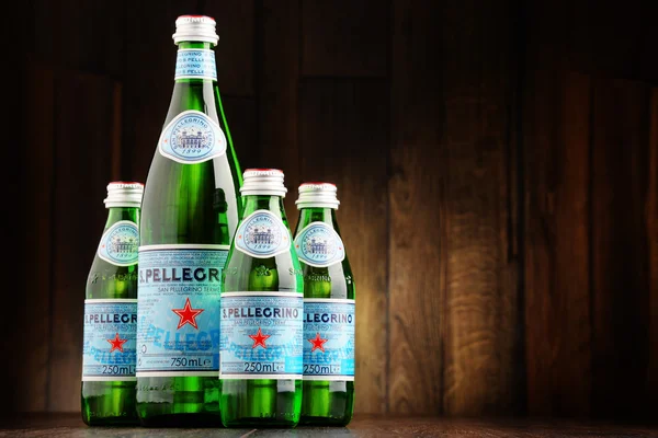 Üveg San Pellegrino ásványvíz — Stock Fotó