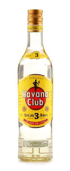 Botella de ron blanco Havana Club aislado sobre blanco — Foto de Stock